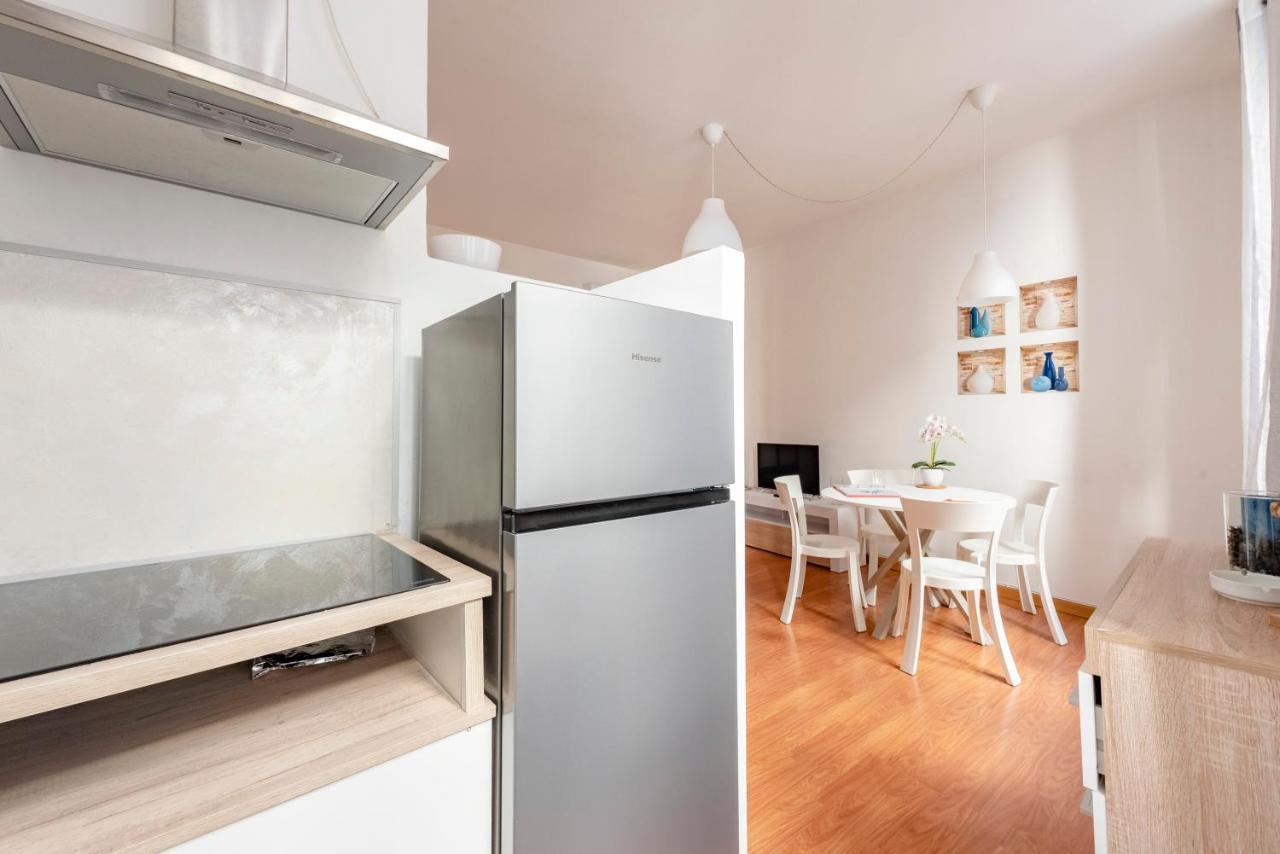 Mazzini 12 Very Central Apartment With Private Garage, Air Conditioning, Wifi, Just 50 Meters From The Beach Rapallo Bagian luar foto