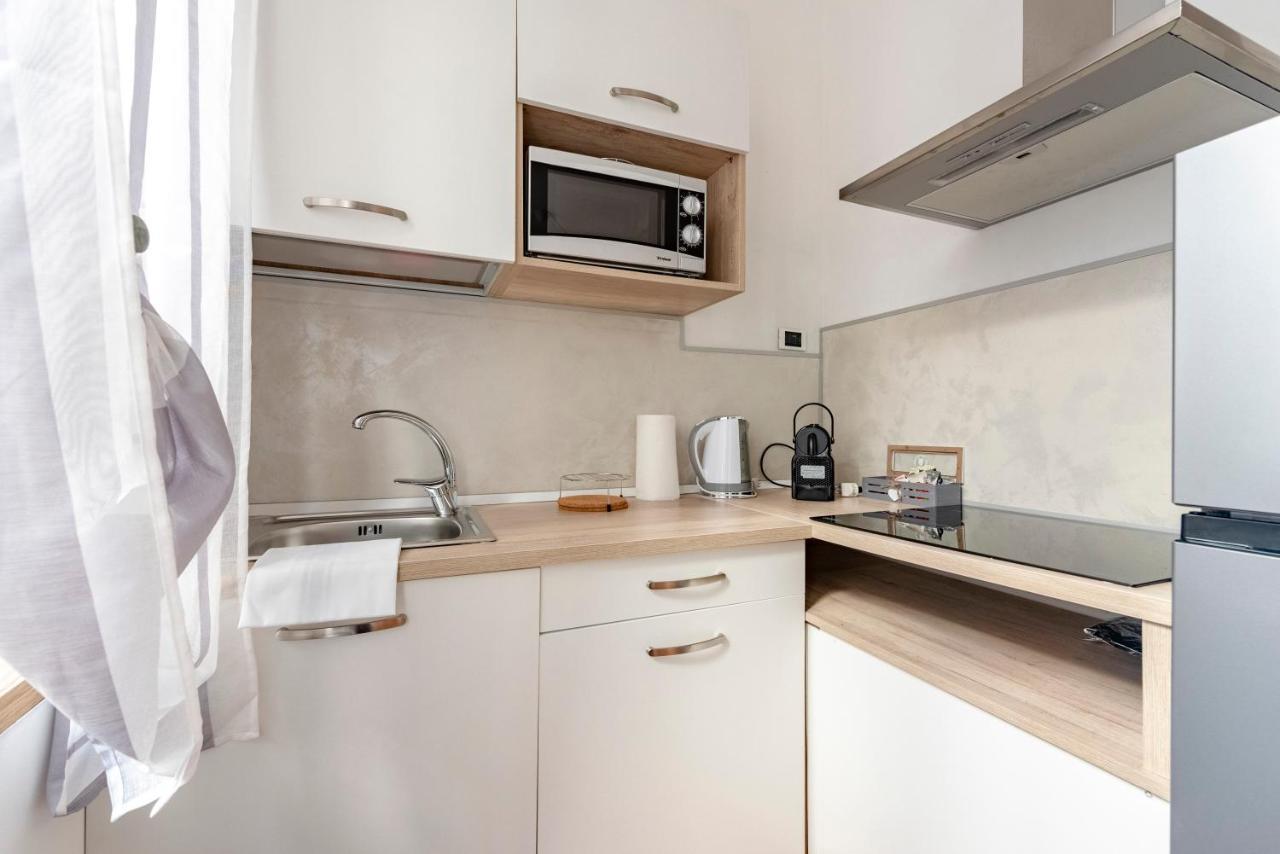Mazzini 12 Very Central Apartment With Private Garage, Air Conditioning, Wifi, Just 50 Meters From The Beach Rapallo Bagian luar foto