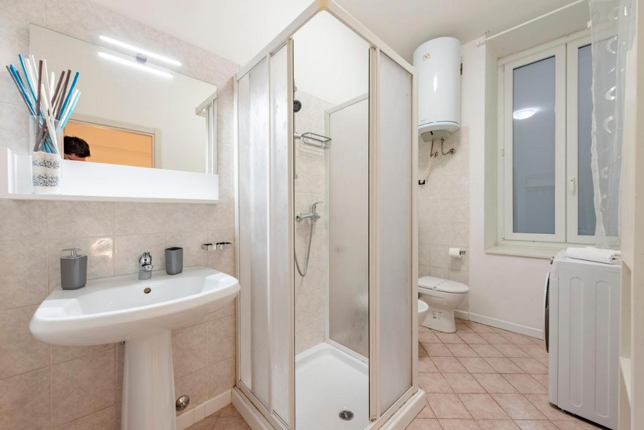 Mazzini 12 Very Central Apartment With Private Garage, Air Conditioning, Wifi, Just 50 Meters From The Beach Rapallo Bagian luar foto