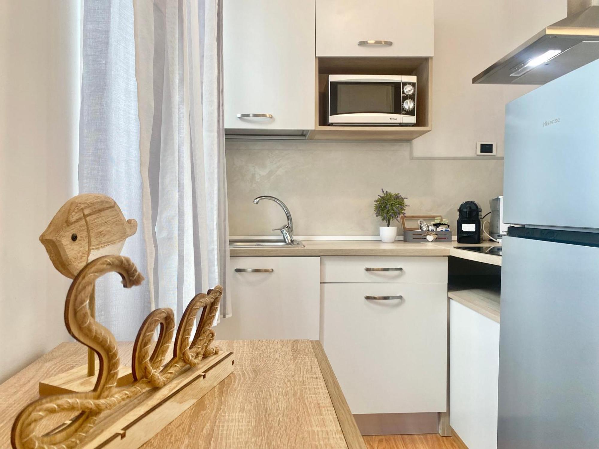 Mazzini 12 Very Central Apartment With Private Garage, Air Conditioning, Wifi, Just 50 Meters From The Beach Rapallo Bagian luar foto