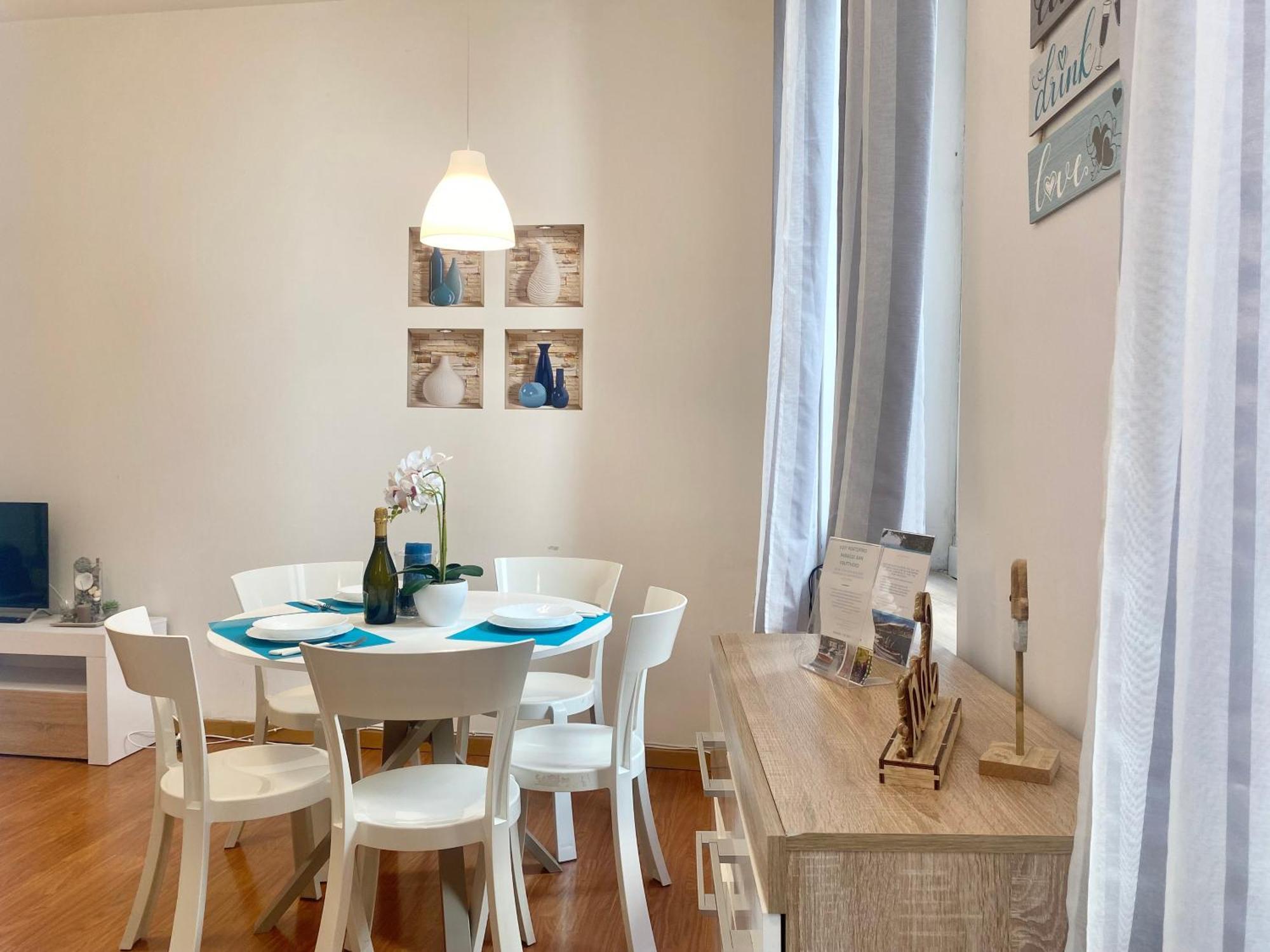 Mazzini 12 Very Central Apartment With Private Garage, Air Conditioning, Wifi, Just 50 Meters From The Beach Rapallo Bagian luar foto