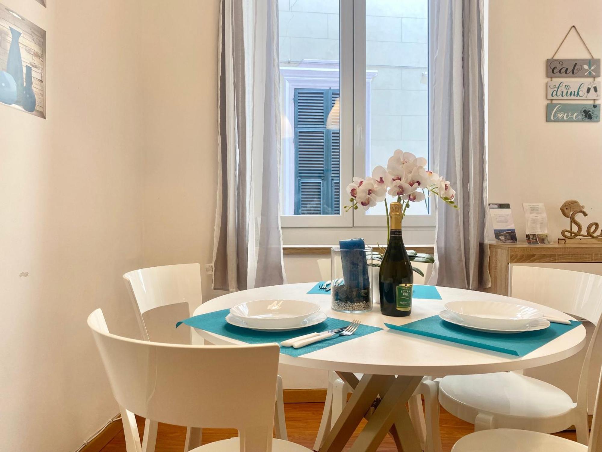 Mazzini 12 Very Central Apartment With Private Garage, Air Conditioning, Wifi, Just 50 Meters From The Beach Rapallo Bagian luar foto