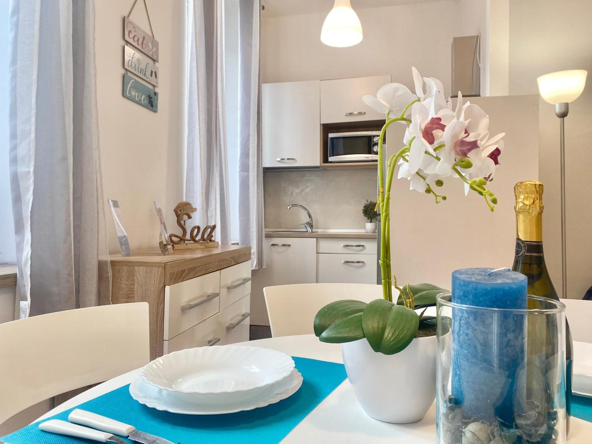 Mazzini 12 Very Central Apartment With Private Garage, Air Conditioning, Wifi, Just 50 Meters From The Beach Rapallo Bagian luar foto