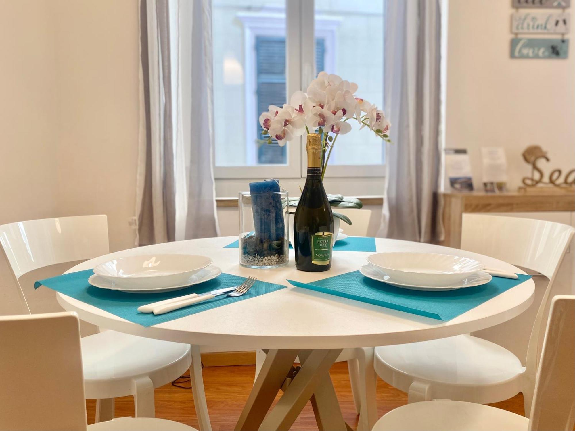 Mazzini 12 Very Central Apartment With Private Garage, Air Conditioning, Wifi, Just 50 Meters From The Beach Rapallo Bagian luar foto