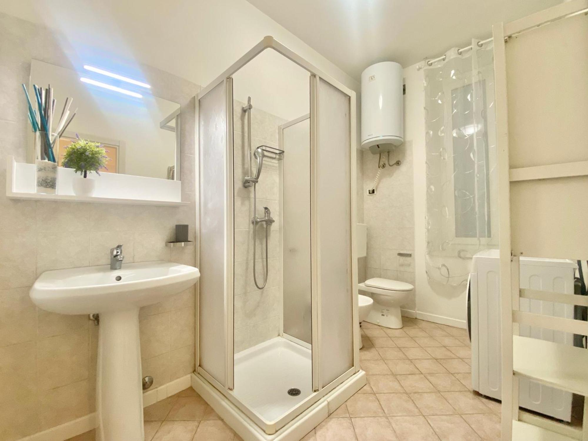 Mazzini 12 Very Central Apartment With Private Garage, Air Conditioning, Wifi, Just 50 Meters From The Beach Rapallo Bagian luar foto
