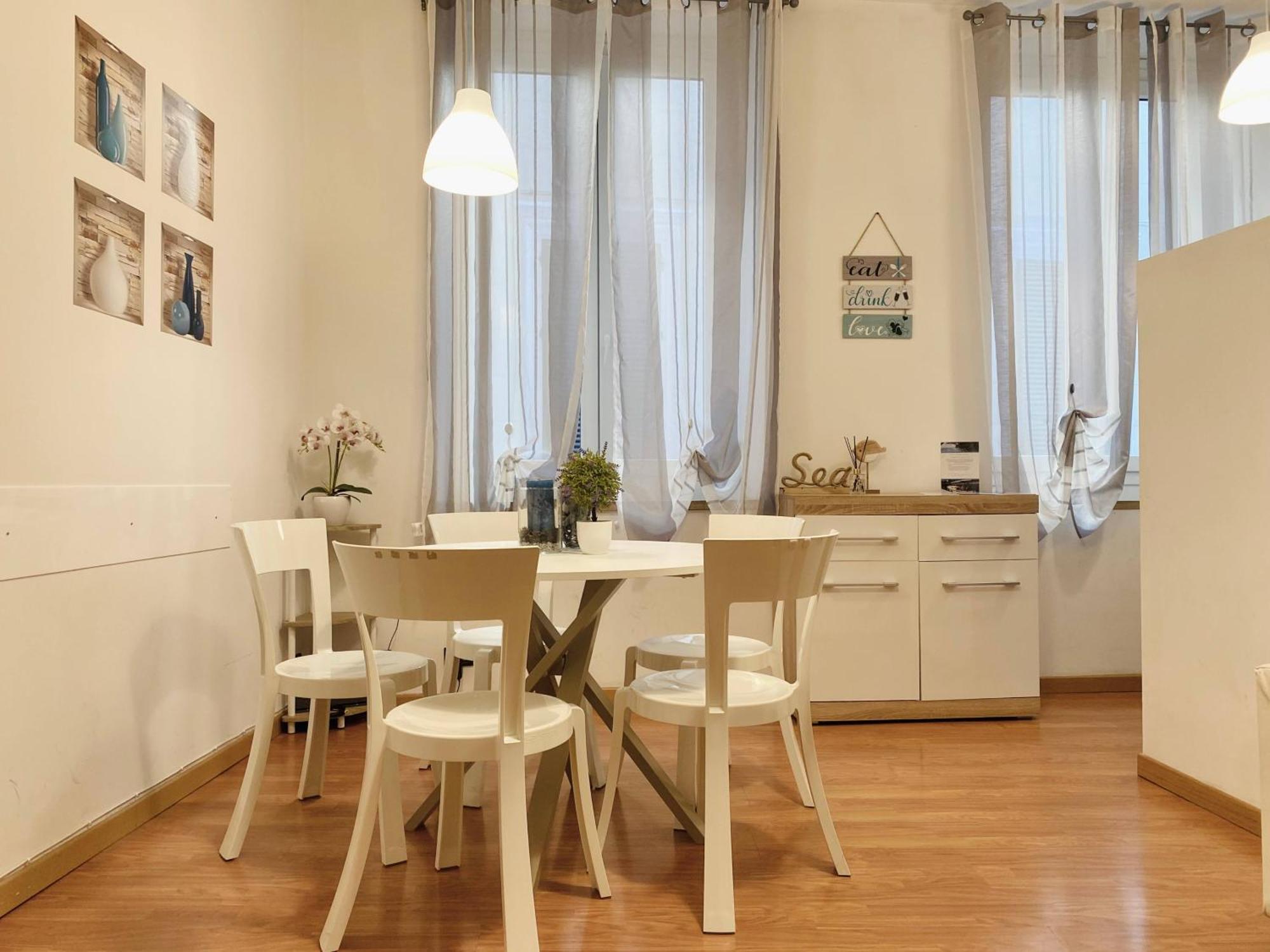 Mazzini 12 Very Central Apartment With Private Garage, Air Conditioning, Wifi, Just 50 Meters From The Beach Rapallo Bagian luar foto